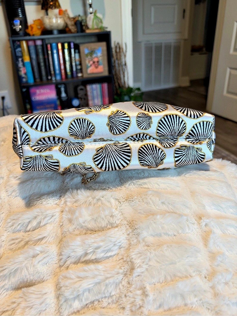 Isaac Mizrahi Shell Print Clutch in White & Black NWT - Picture 6 of 11